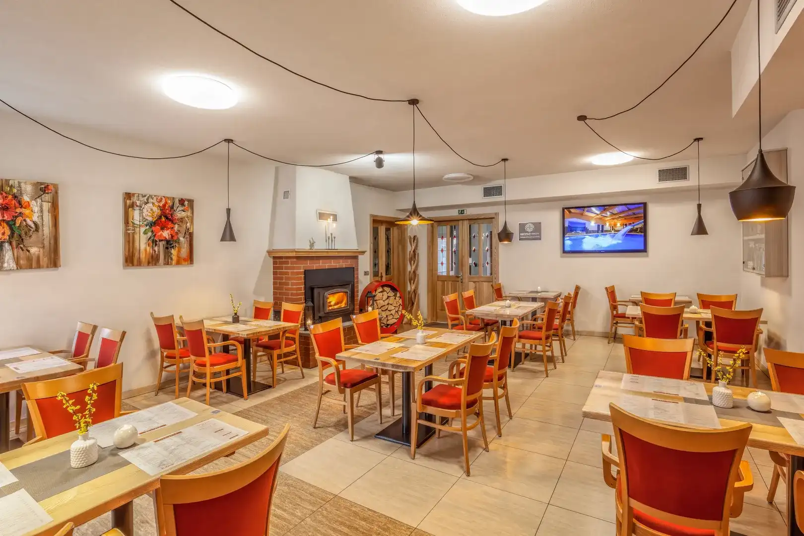 Restaurace U Fandy s krbem a stoly pro hosty